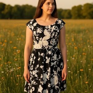 Black White Floral Cap Sleeve Fit Flare Dress Women's Size M Whimsical Flirty